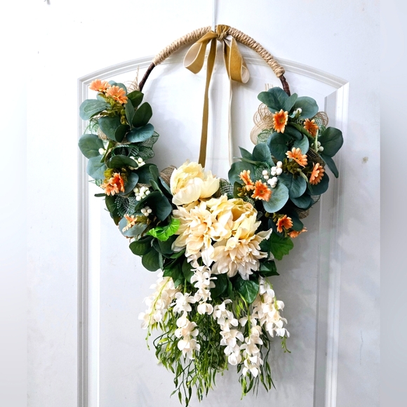Floral Cradle Everyday Wreath - Picture 1 of 8